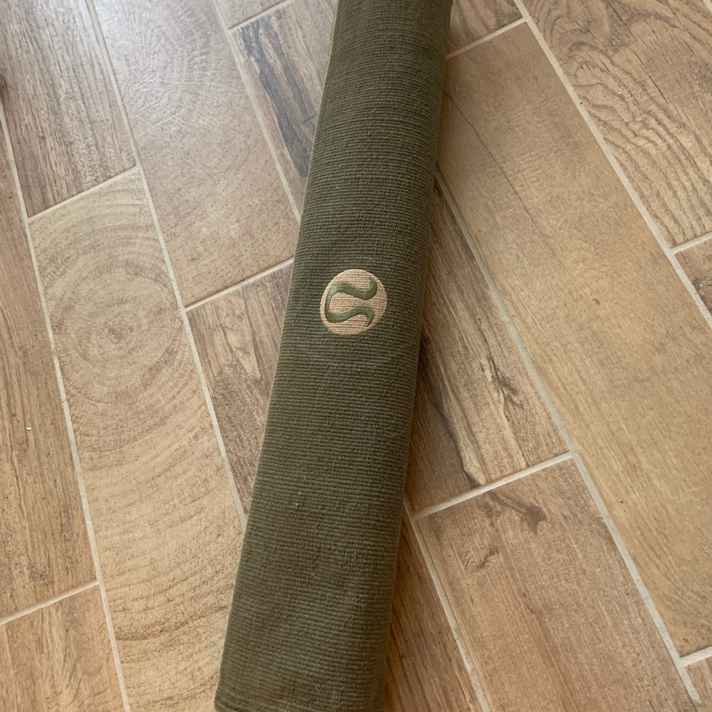 Lululemon hot yoga mat